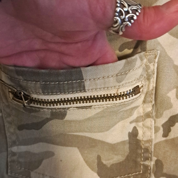 Camo i Jean's by Buffalo size 34 ankle grazer - Picture 3 of 8